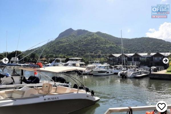 Rivi&egrave;re-Noire for sale comfortable 5 bedroom RES villa, right on the water, located in the only residential marina on the island, accessible to Mauritians and foreigners.