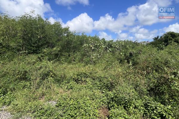 À VENDRE : GRAND TERRAIN CONSTRUCTIBLE - CAP MALHEUREUX