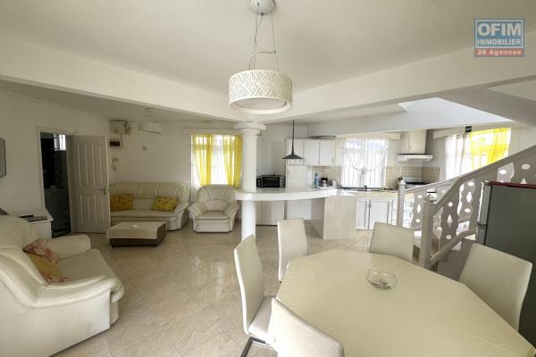    Flic en Flac &ndash; 7 bedroom villa for rent with swimming pool, ideally located just 200 meters from the beach.