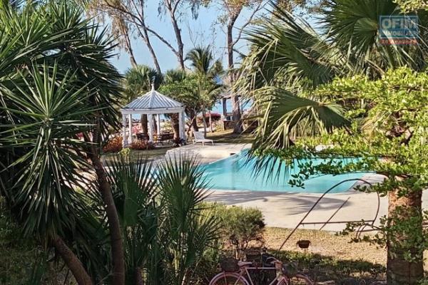 À LOUER – VILLA PIEDS DANS L’EAU DANS RÉSIDENCE SÉCURISÉE À POINTE AUX BICHES