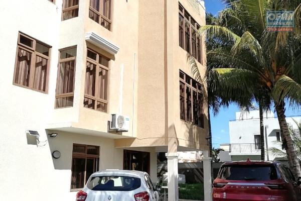 Flic en Flac – À louer Bel appartement 3 chambres avec parking, situé au Rez de chaussée, à seulement 5 minutes à pied de la plage et des commerces.