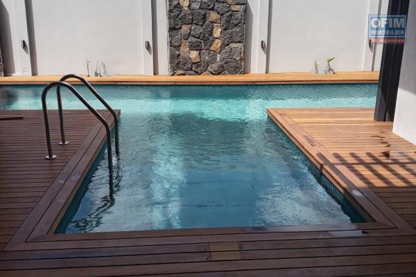 Villa contemporaine neuve à Pereybere – 6 chambres – Piscine centrale – Prestations premium