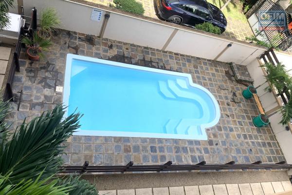 Flic en Flac, recently built 3-bedroom apartment for rent, located in a beautiful residence, 5 minutes walk from the beach and shops, in a quiet area.