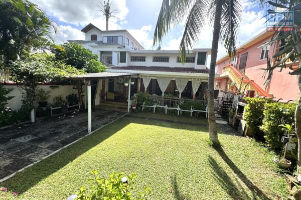 Albion – For sale, two villas with swimming pools, close to the beach