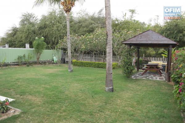 Flic en Flac &agrave; louer appartement 2 chambres dans villa &agrave; 300 m&egrave;tres de la plage avec jardin commun