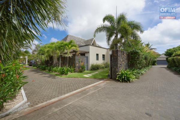For sale: magnificent villa in a residence accessible to foreigners in Grand Baie.