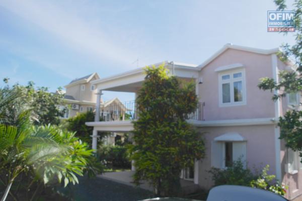 Flic en Flac, &Icirc;le Maurice &ndash; &Agrave; vendre agr&eacute;able villa de 4 chambres situ&eacute;e dans un quartier calme et r&eacute;sidentiel, &agrave; seulement 2 minutes de la plage et des commerces.