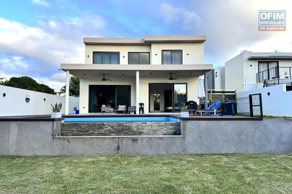  Flic en Flac, Mauritius: For sale, magnificent recent contemporary villa with swimming pool and nature views.