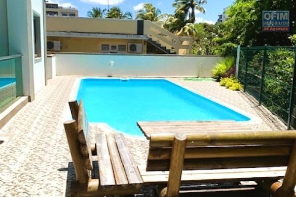 For sale: 3-bedroom top-floor apartment with jacuzzi and open views in Flic en Flac. Breathtaking views • Elevator access • Just a few steps from the beach
