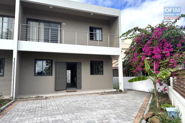 New duplex for rent in Flic en Flac, 3 bedrooms, close to the beach and amenities