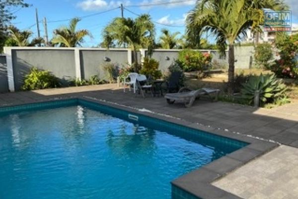 À louer – Superbe appartement 3 chambres en suite avec piscine et jardin à Grand Baie