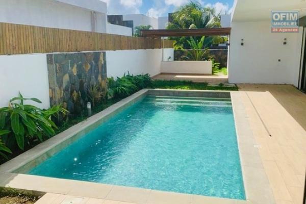 4-bedroom villa with pool. Live in luxury and comfort near the Croisette shopping center in Grand Baie, in the private Bois Chandelle residential area.