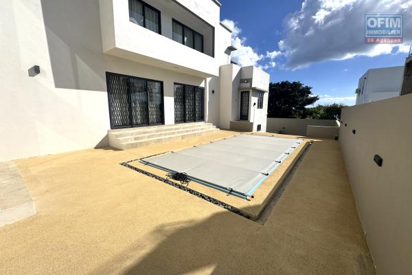 Flic en Flac, Mauritius – Superb, recently built 3-bedroom apartment with pool and garage