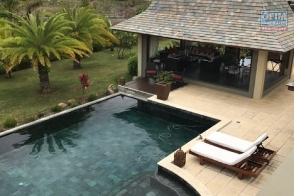 Accessible aux étrangers à l'ile Maurice: Récente villa éligible à l’achat aux étrangers et aux mauriciens sous le statut IRS à Rivière Noire.